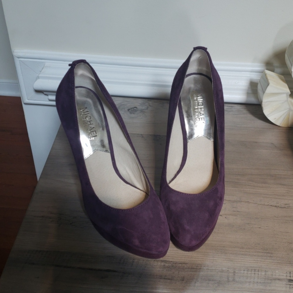 Michael Kors plum velvet pumps